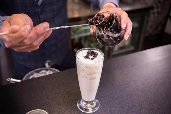 Làm trà sữa tại nhà cùng trân châu